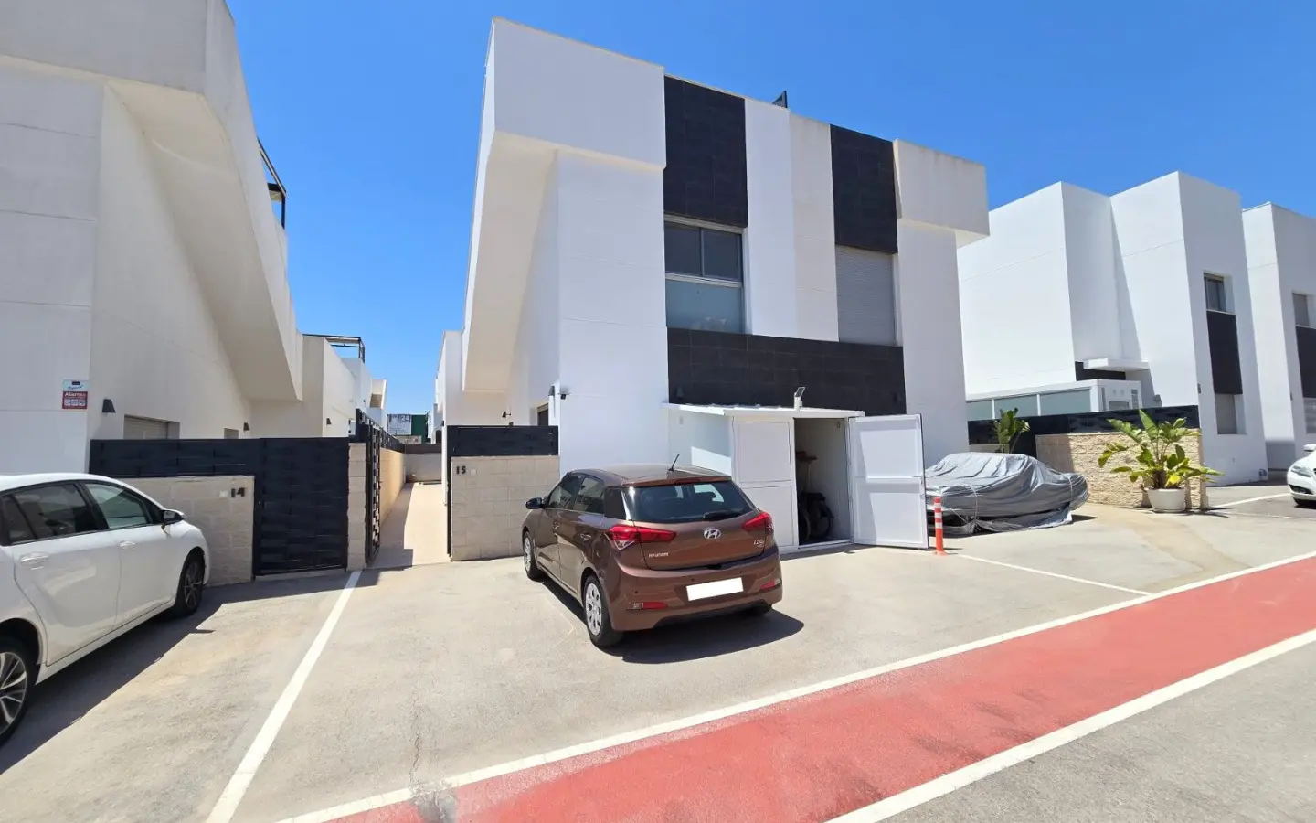 Villa Of 107 M² With Mediter Real Estate In Rojales