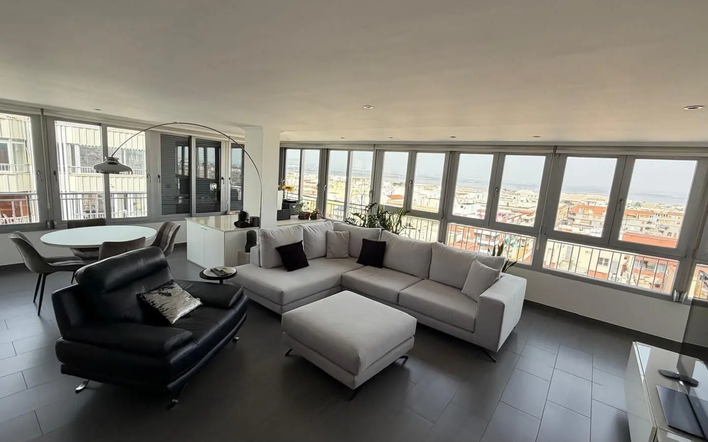 Apartment Of 94 M² In Torrevieja, Spain