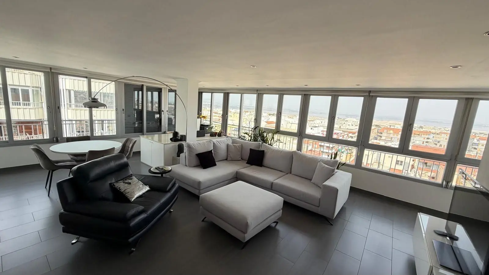 Apartment Of 94 M² In Torrevieja, Spain