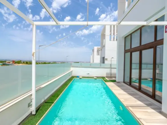 4-bedroom Villa In Torrevieja, Spain (149 M²)