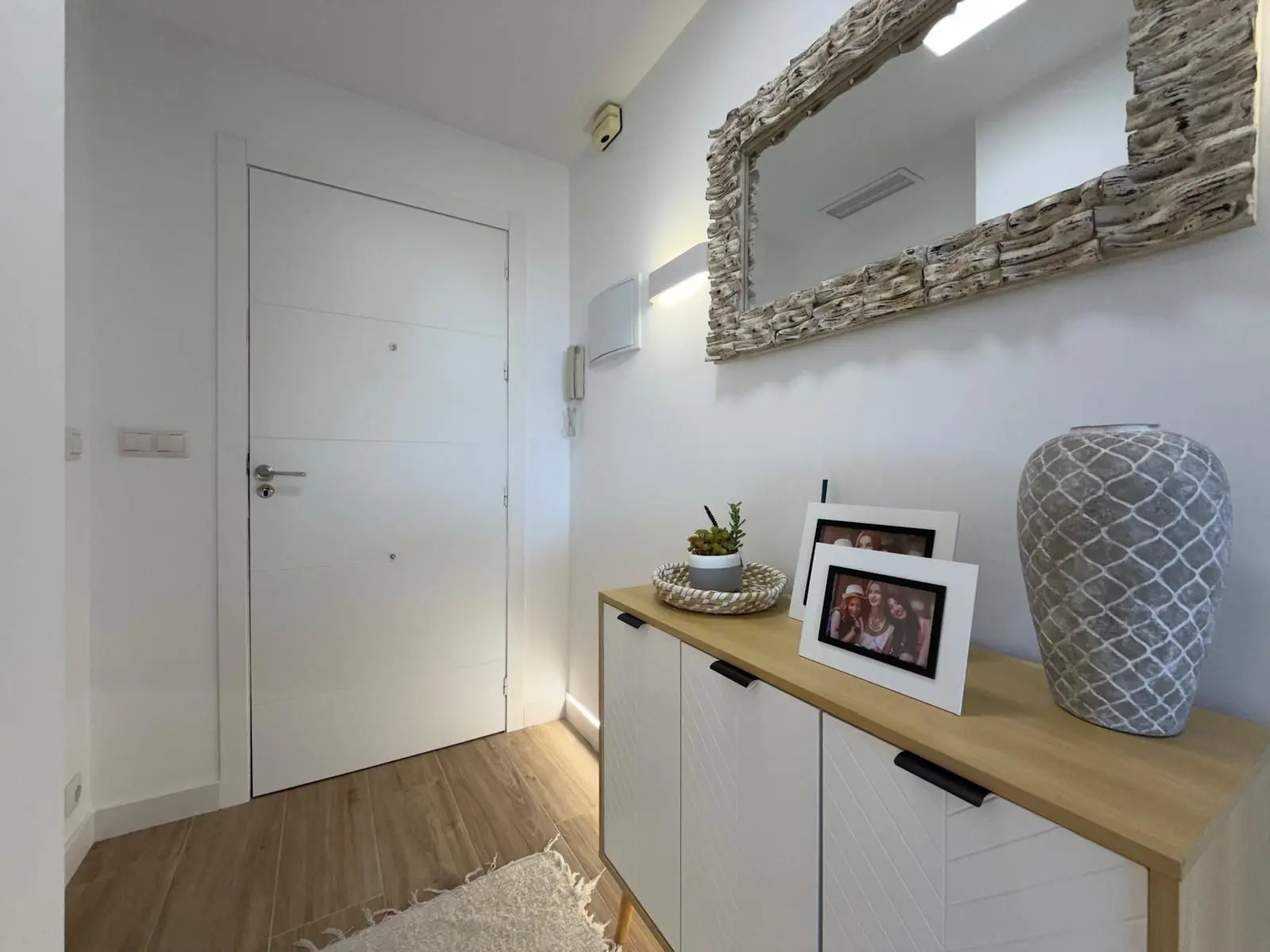 Apartment Of 92 M² In Torrevieja, Spain