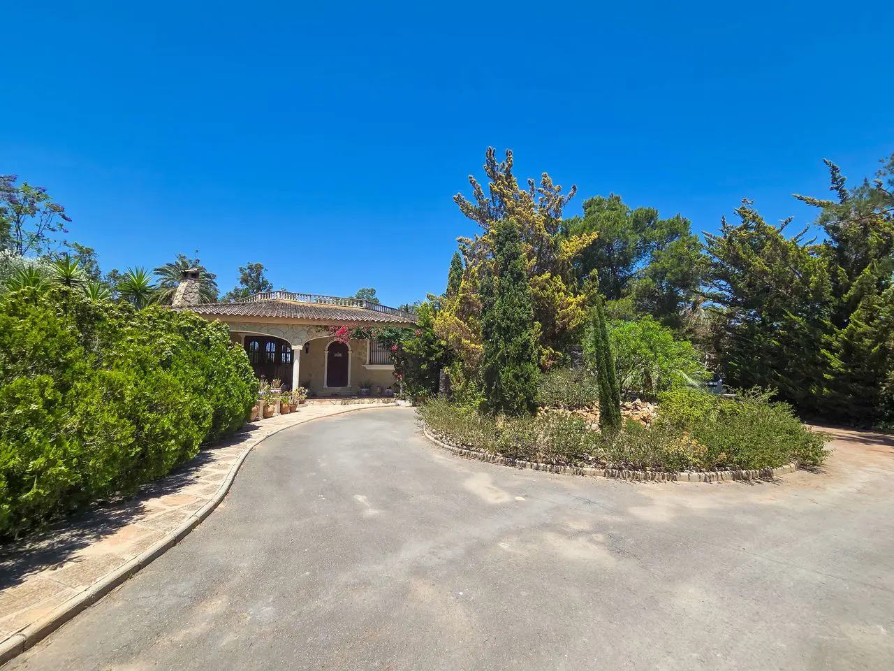 Villa Of 285 M² In Elche, Spain