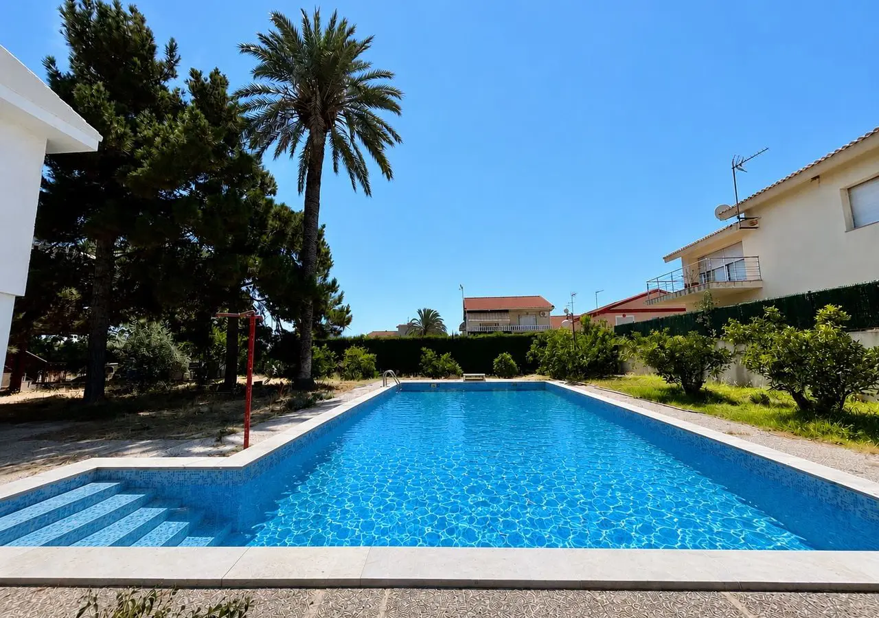 Villa Of 632 M² In Santiago De La Ribera, Spain