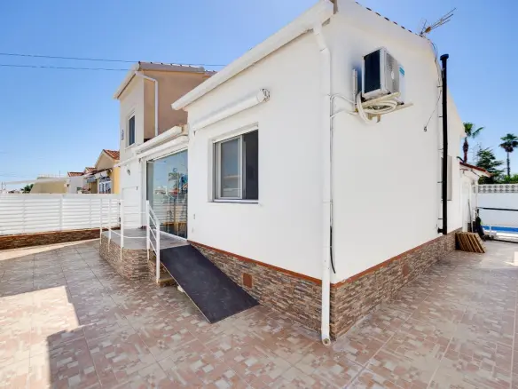 Villa Of 121 M² In San Fulgencio, Spain