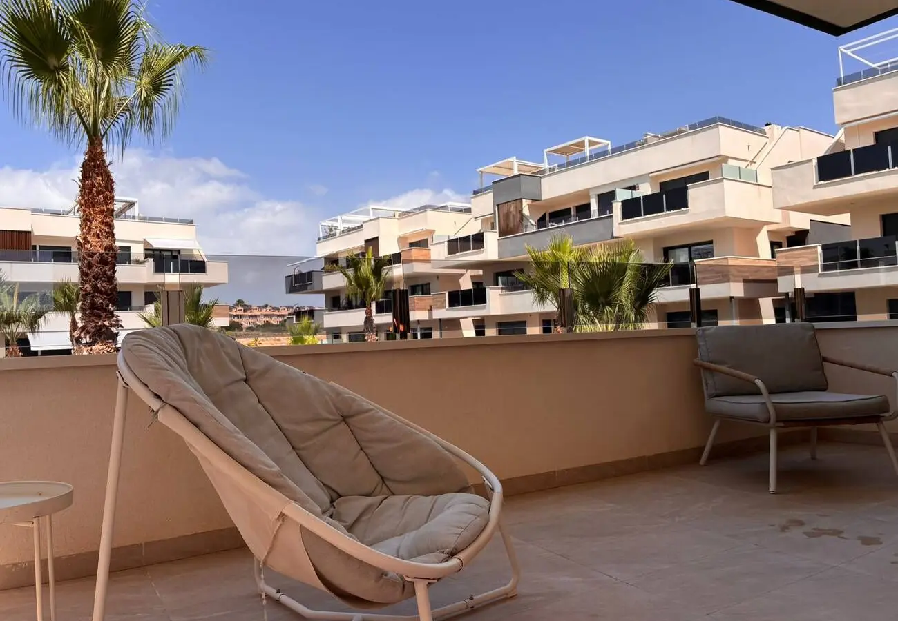 Apartment Of 100 M² With Balcony In Orihuela Costa