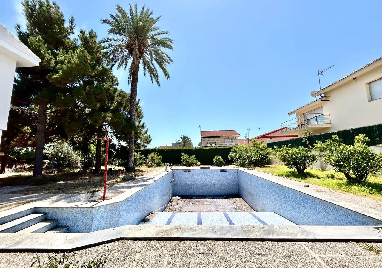 Villa Of 632 M² In Santiago De La Ribera, Spain