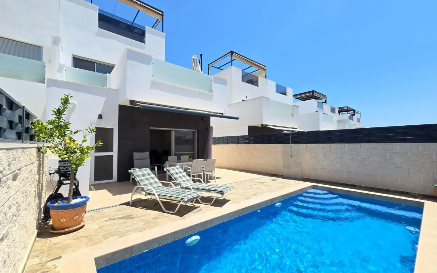 Villa Of 107 M² With Mediter Real Estate In Rojales