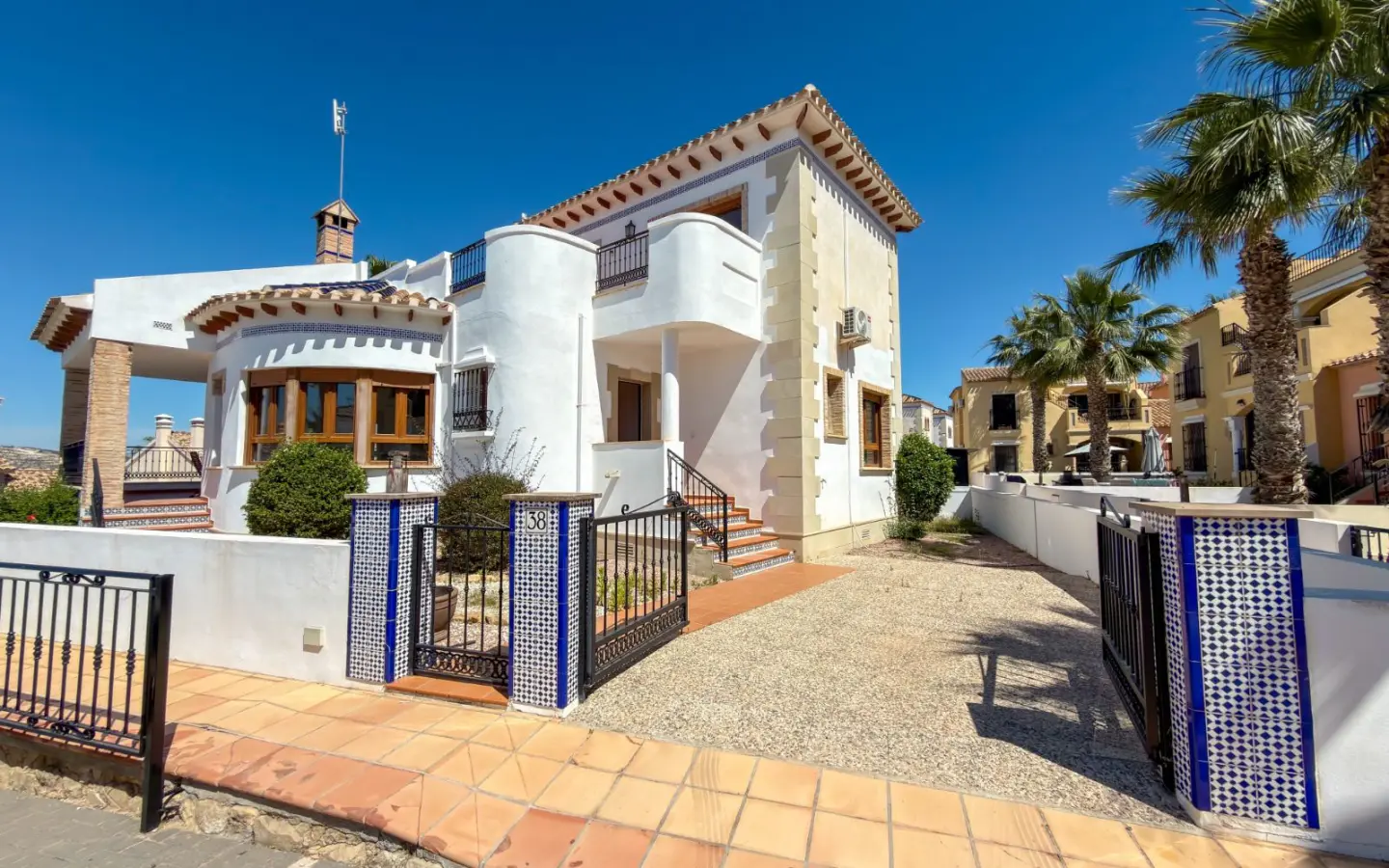 Villa Of 141 M² With Features In Algorfa, Spain