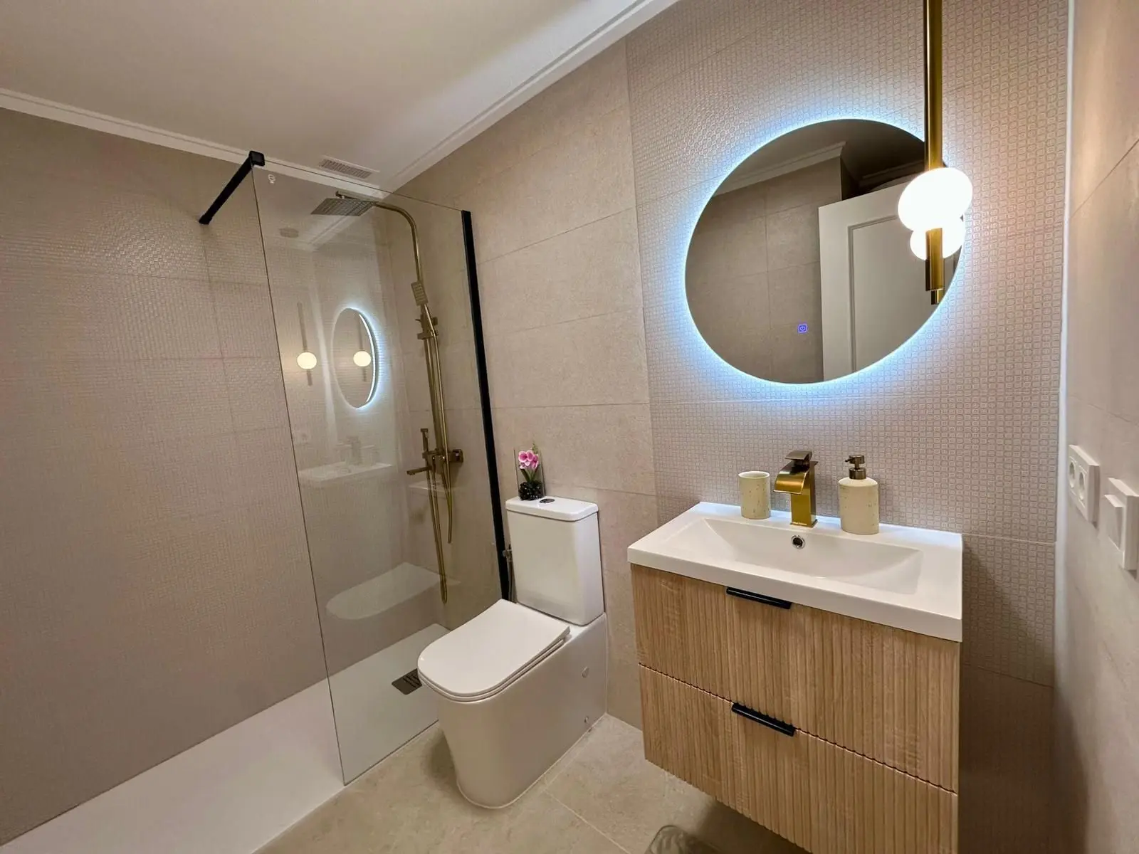 Apartment Of 65 M² With Mediter Real Estate In Torrevieja, Spain
