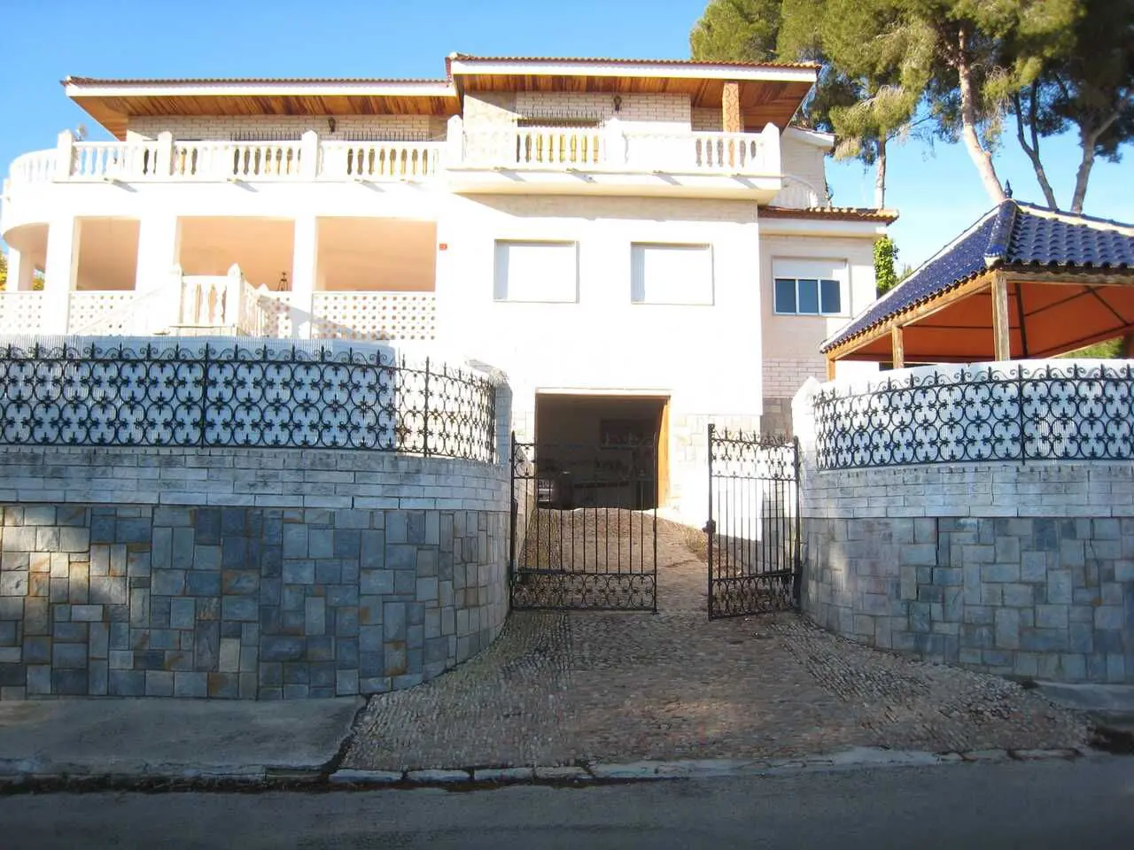Villa Of 0 M² With [features] In Orihuela Costa, Spain