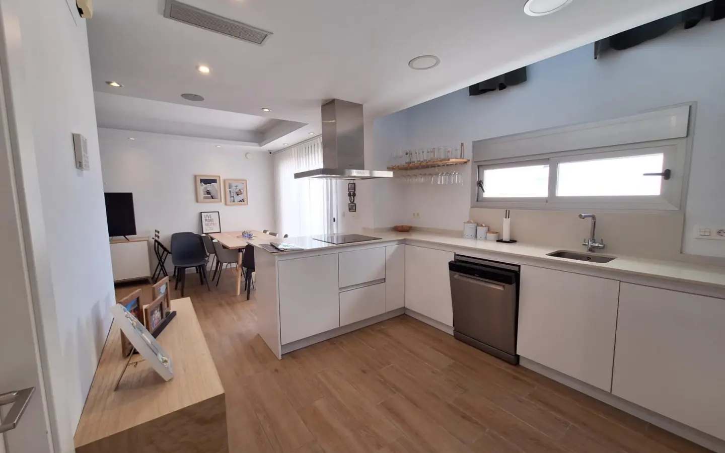 Villa Of 0 M² With Mediter Real Estate In Torrevieja, Spain