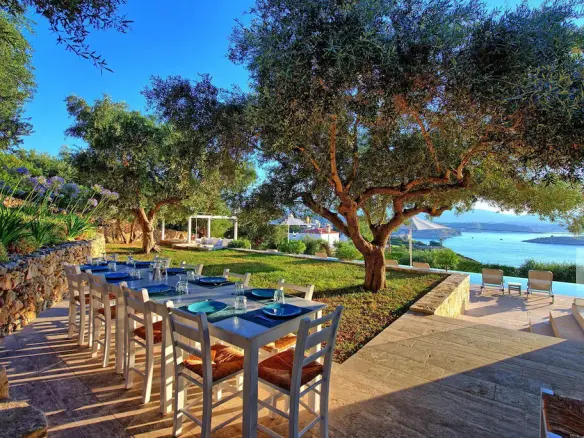 5-bedroom Villa In Vamos, Greece (372 M²)