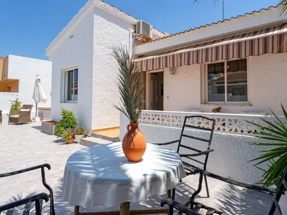 Apartment Of 59 M² With Balcony In Rojales