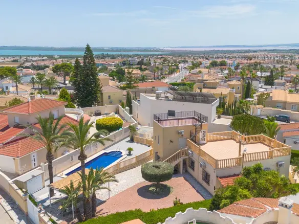 Villa Of 159 M² In Rojales, Spain