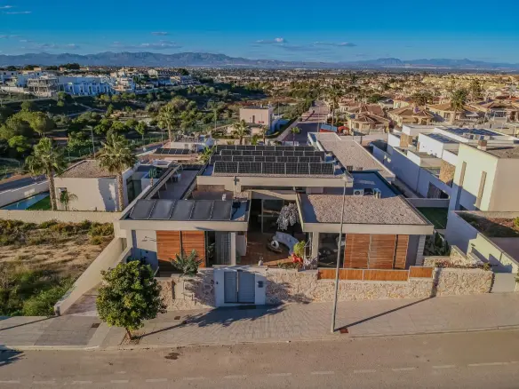 Villa Of 544 M² In Benijofar