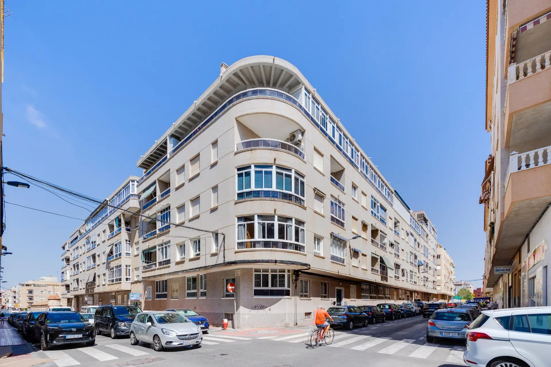Apartment Of 103 M² In Torrevieja, Spain