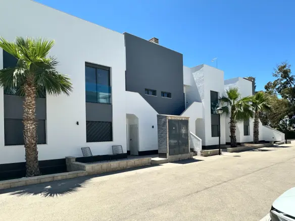 Apartment Of 75 M² With Sea View In Guardamar Del Segura
