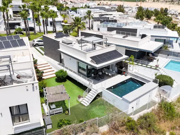 Villa Of 200 M² In San Miguel De Salinas, Spain