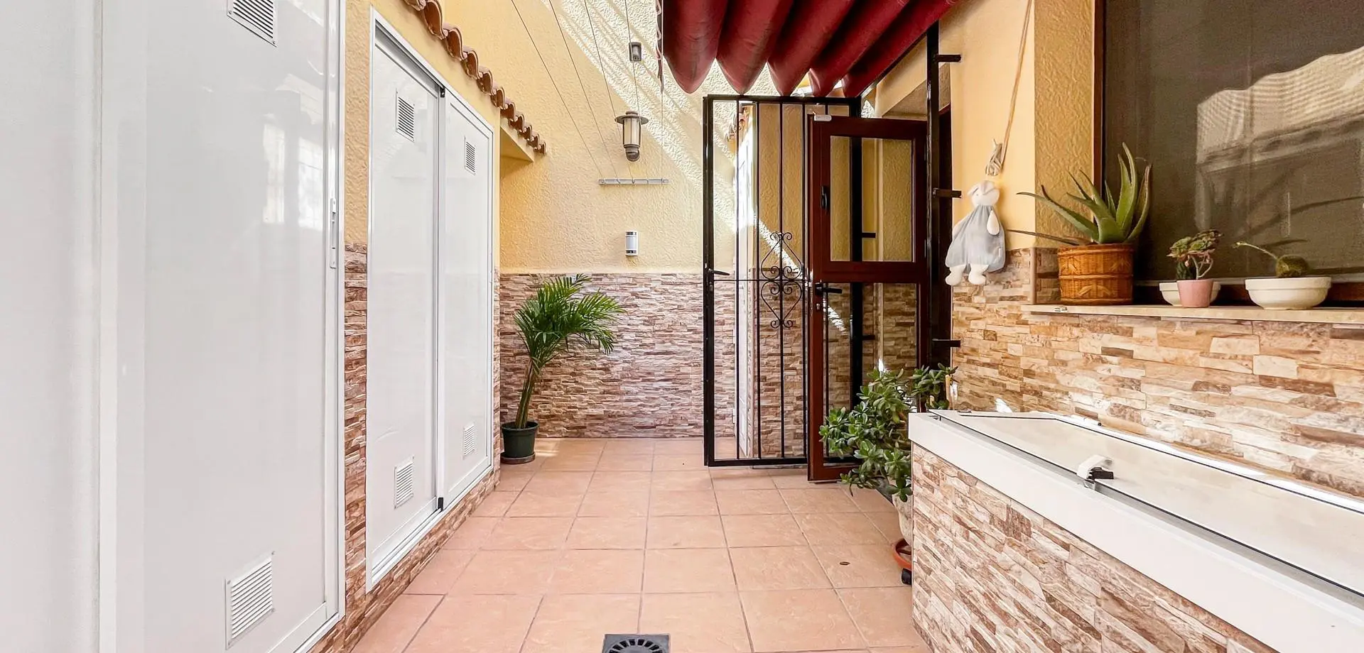 Terraced House Of 130 M² With Sea Views In Torrevieja, Spain