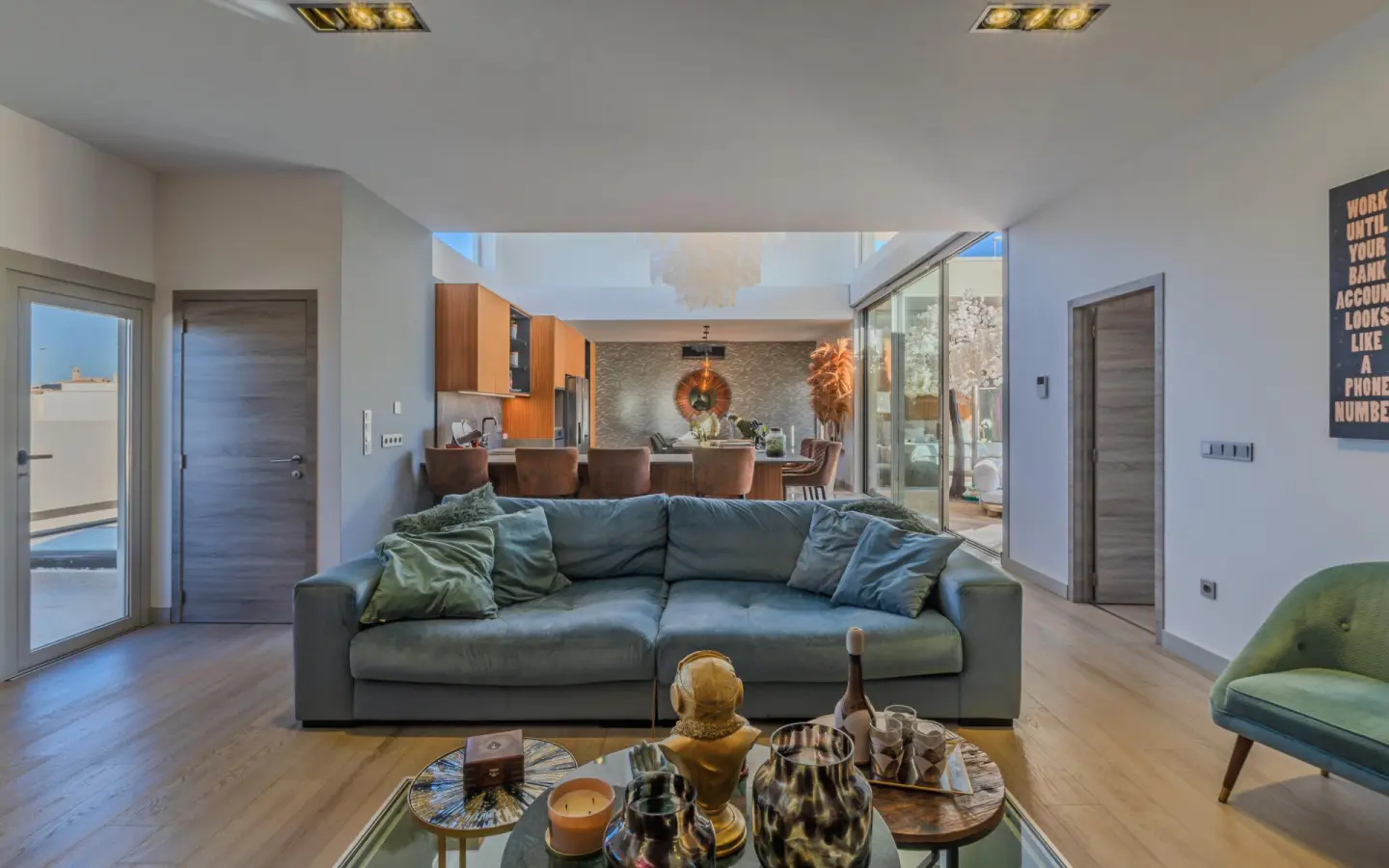 Villa Of 544 M² In Benijofar