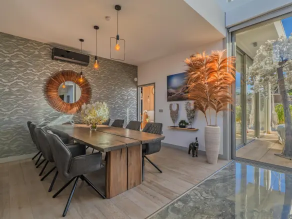 4-bedroom Villa In Benijofar, Spain (544 M²)