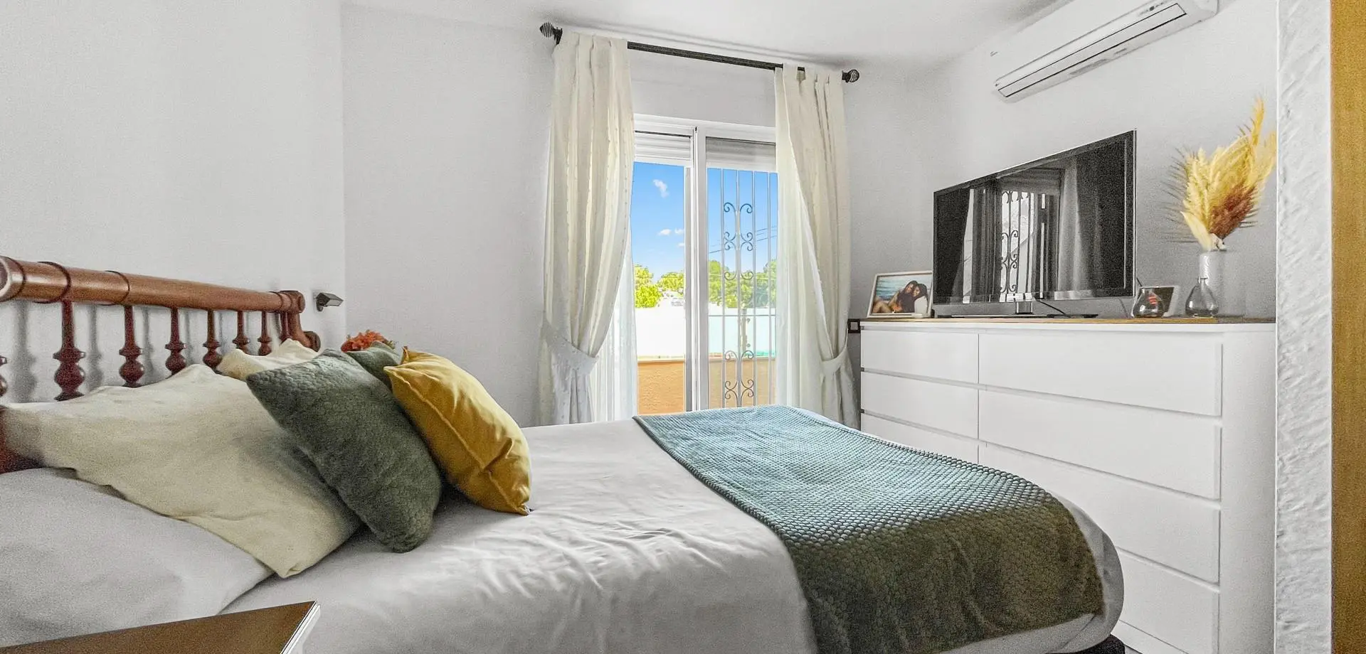 Terraced House Of 130 M² With Sea Views In Torrevieja, Spain
