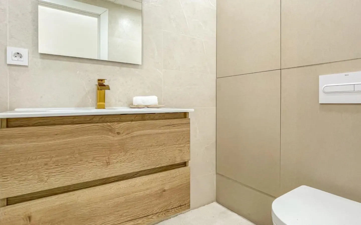 Apartment Of 91 M² In Torrevieja, Spain