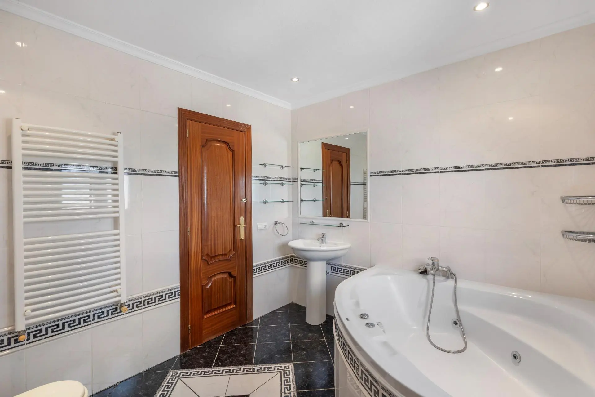Villa Of 240 M² With Mediterranean Style In Rojales
