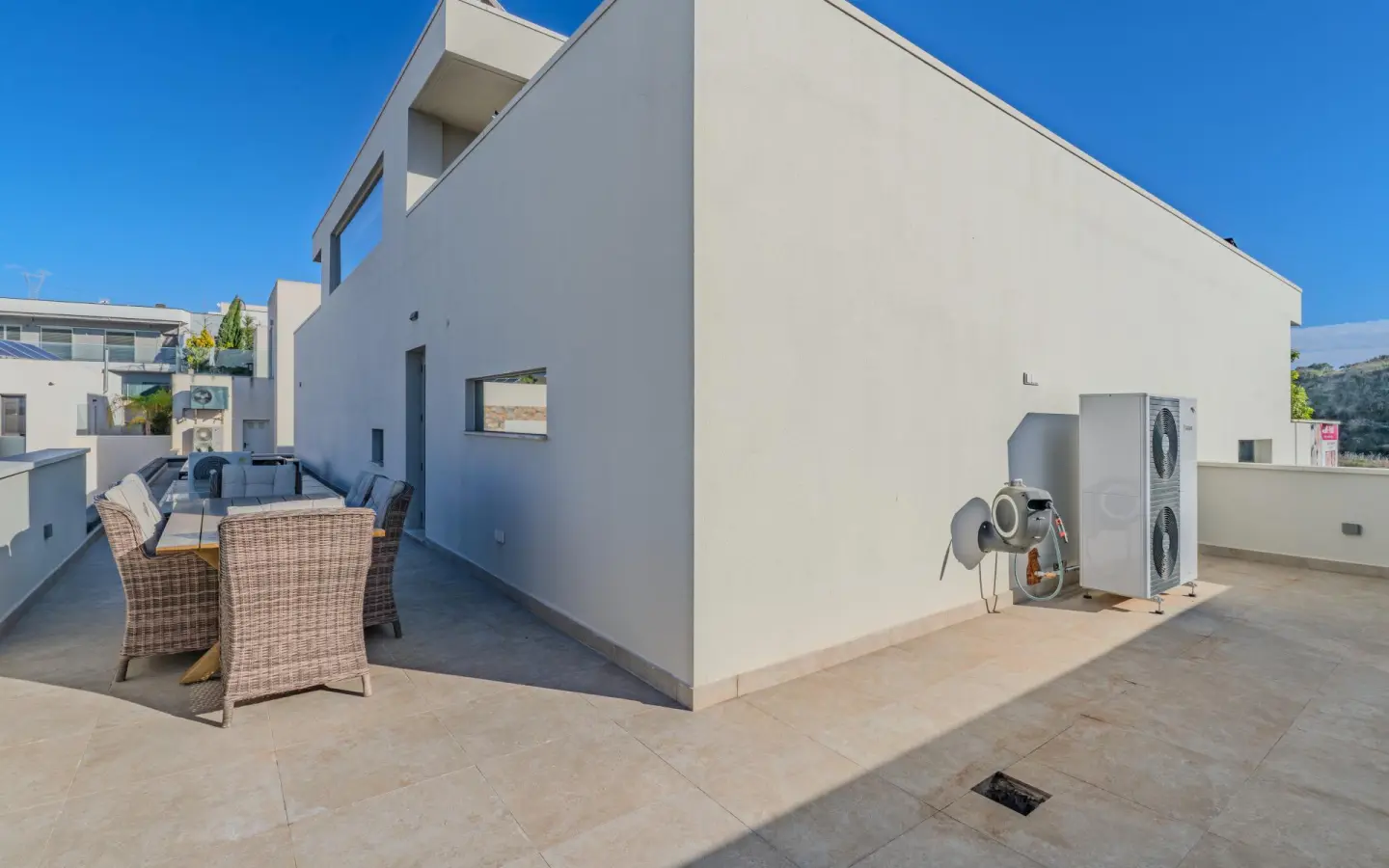 Villa Of 544 M² In Benijofar