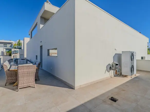 4-bedroom Villa In Benijofar, Spain (544 M²)