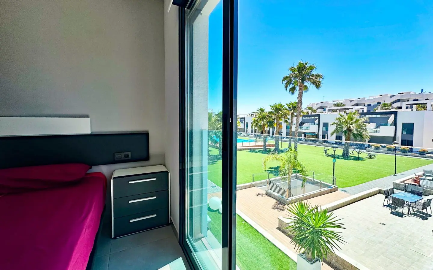 Apartment Of 75 M² With Sea View In Guardamar Del Segura