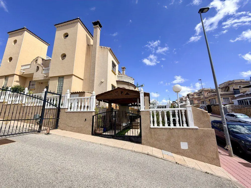 House Of 109 M² In Orihuela Costa, Spain