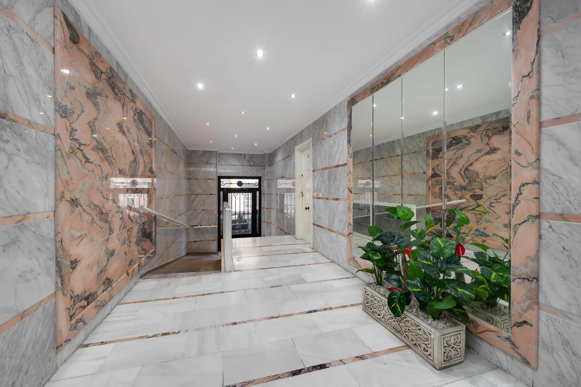 Apartment Of 103 M² In Torrevieja, Spain