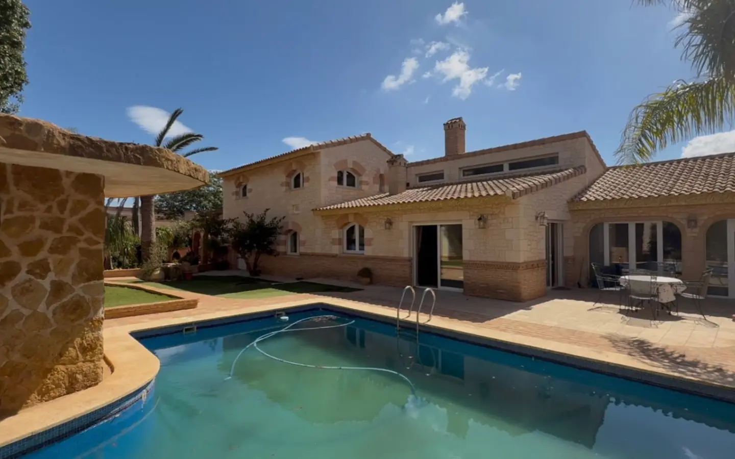 Villa Of 440 M² In Los Nietos, Spain