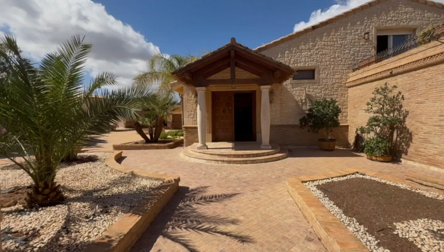 Villa Of 440 M² In Los Nietos, Spain
