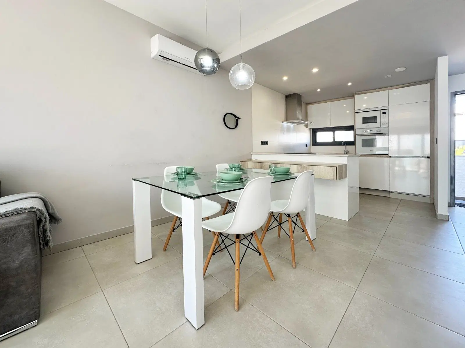 Apartment Of 75 M² With Sea View In Guardamar Del Segura