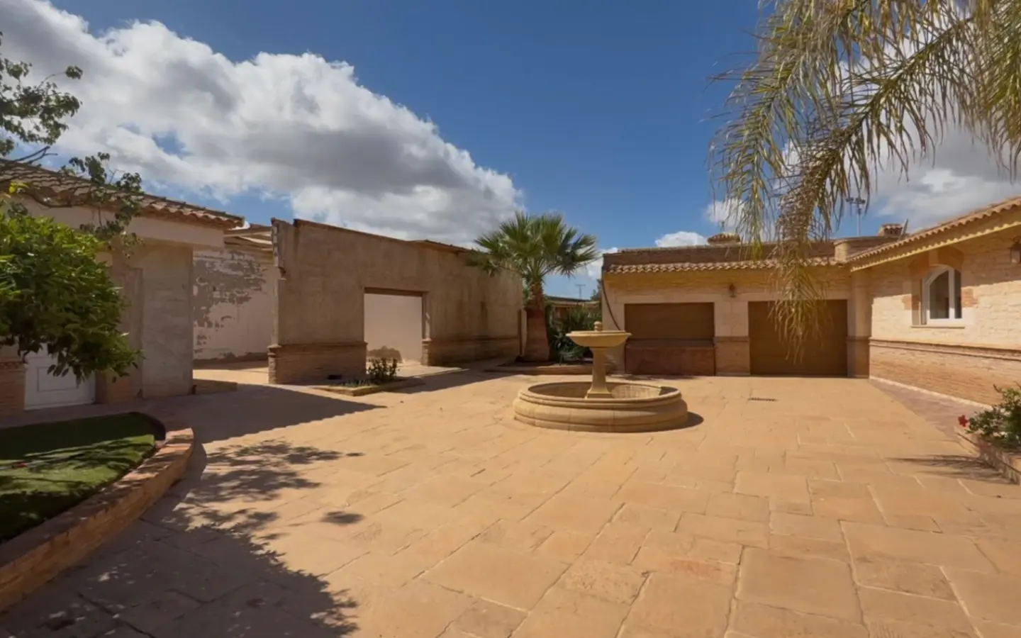 Villa Of 440 M² In Los Nietos, Spain