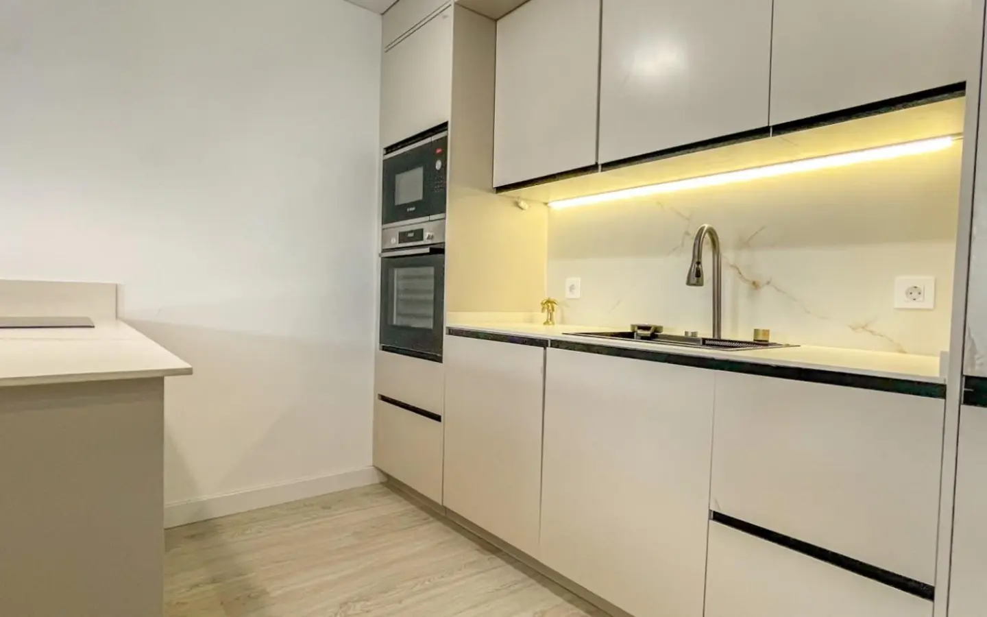Apartment Of 91 M² In Torrevieja, Spain