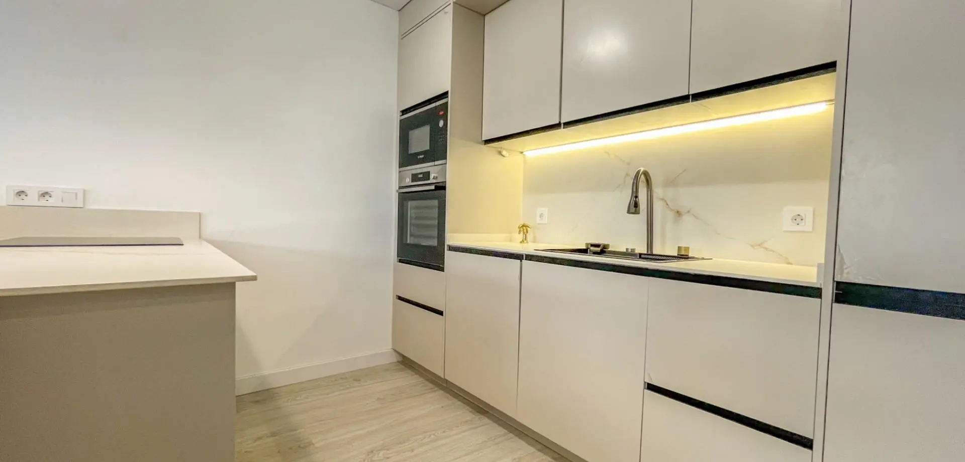 Apartment Of 91 M² In Torrevieja, Spain