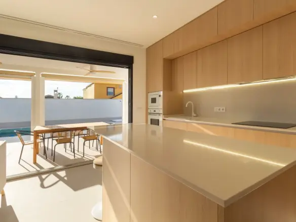 3-bedroom Semi In Torrevieja, Spain (100 M²)