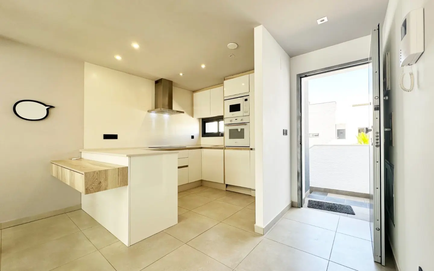 Apartment Of 75 M² With Sea View In Guardamar Del Segura