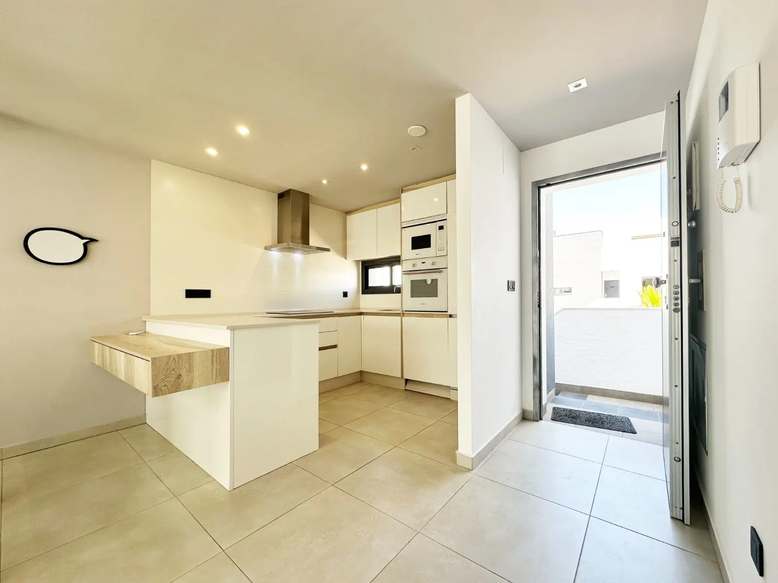 Apartment Of 75 M² With Sea View In Guardamar Del Segura