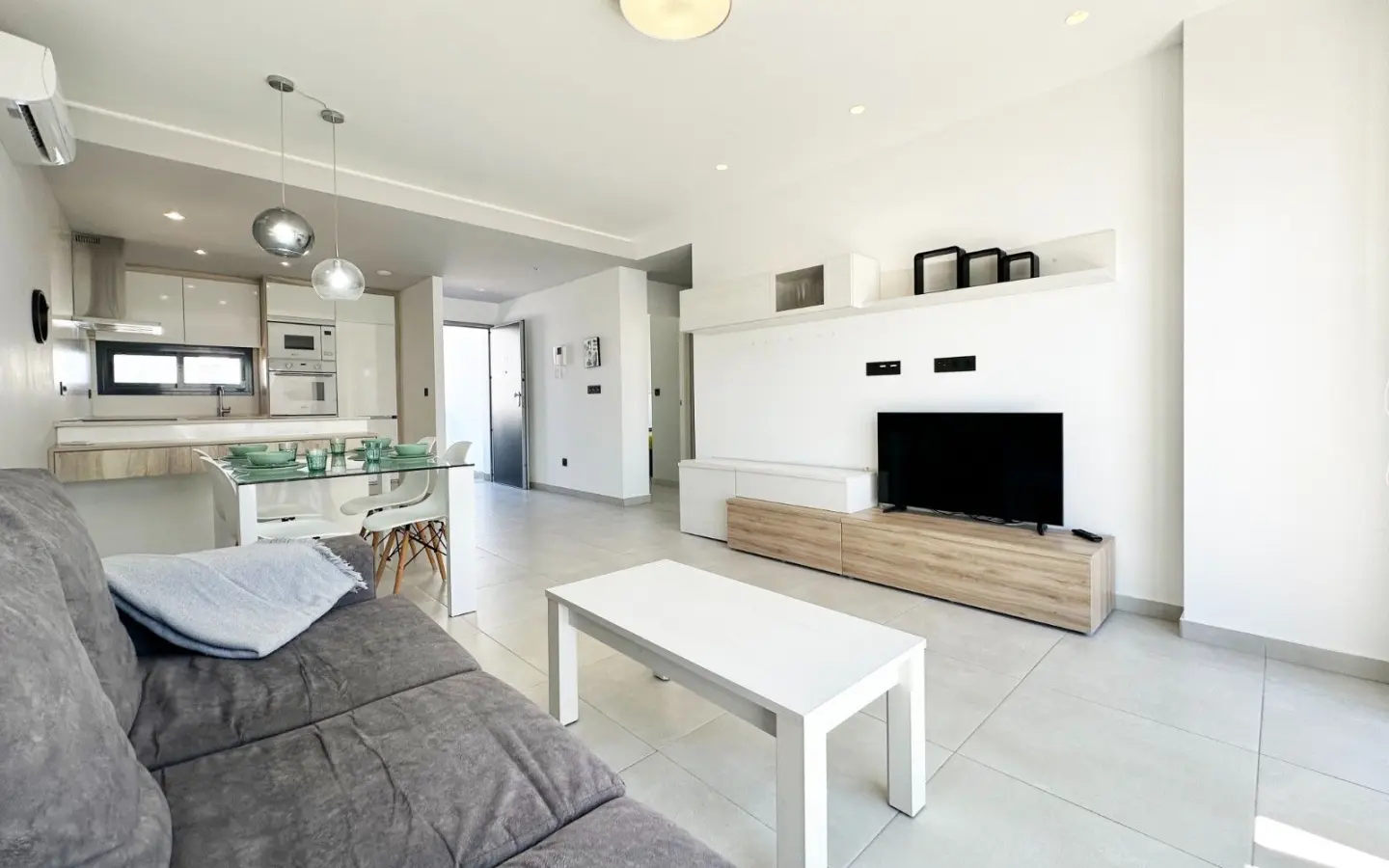 Apartment Of 75 M² With Sea View In Guardamar Del Segura
