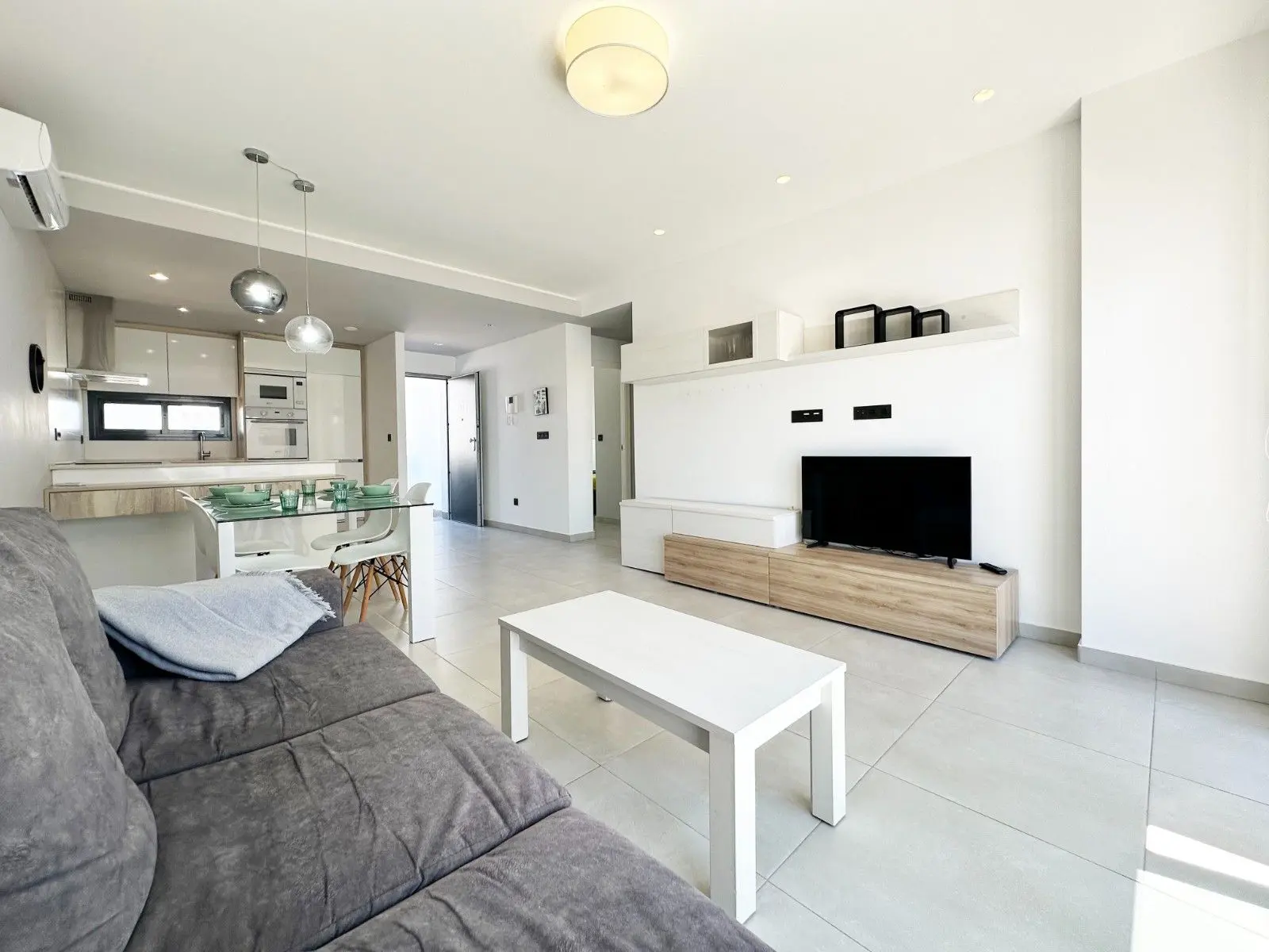 Apartment Of 75 M² With Sea View In Guardamar Del Segura