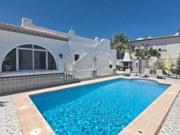 Villa Of 173 M² In San Miguel De Salinas