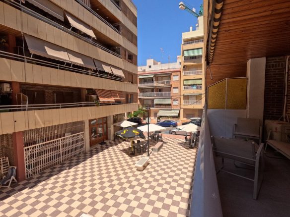 Apartment Of 91 M² In Torrevieja, Spain