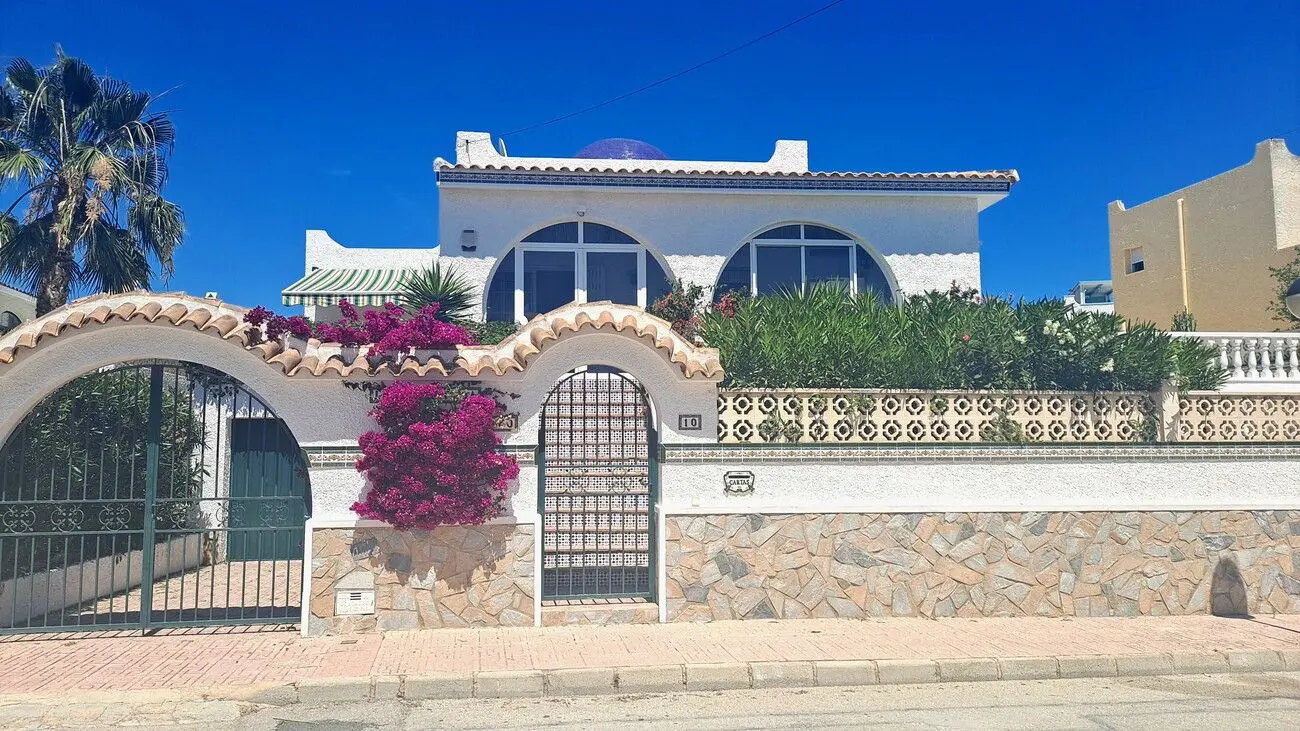 Villa Of 173 M² In San Miguel De Salinas