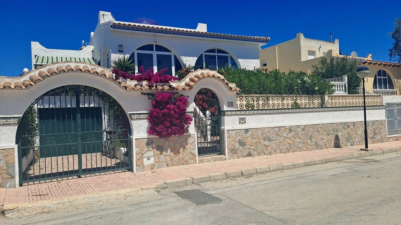 Villa Of 173 M² In San Miguel De Salinas