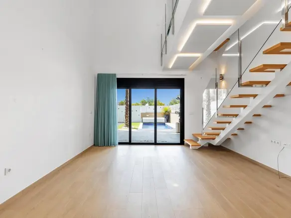 Villa Of 144 M² With None In Benijofar, Spain