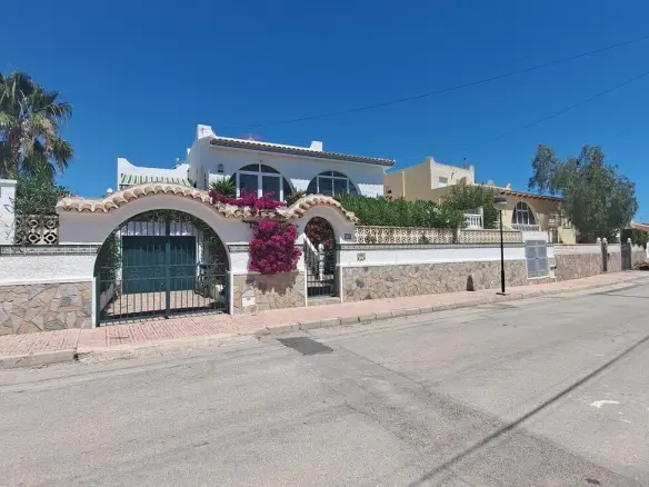 3-bedroom Villa In Orihuela Costa, Spain (173 M²)
